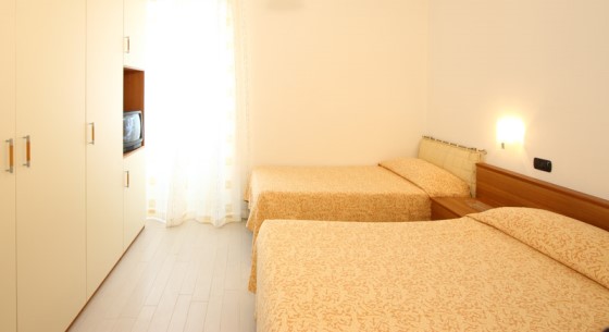Apartment mit zwei Hauptschlafzimmern und Einzelbetten